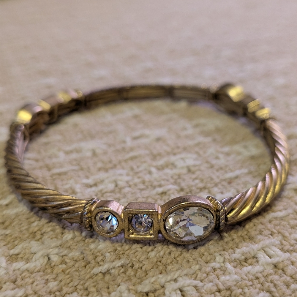 🌿 Faux Stretchy Gold Bracelet with Cute Faux Crystal Accents